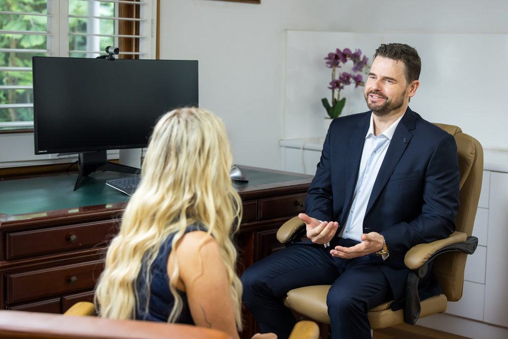 Excess Skin After Weight Loss – Surgical Options for the Abdomen and Lower Torso 19 Dr Bernard Beldholm seeing patient